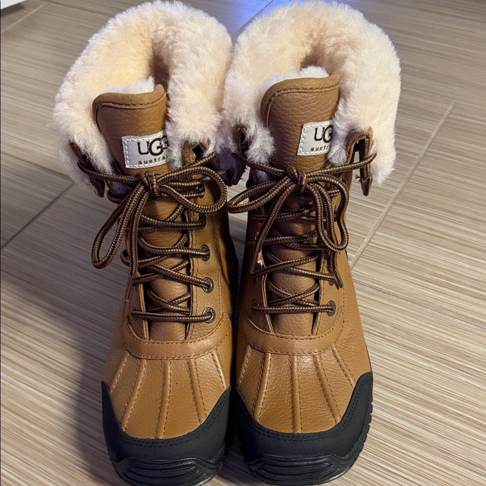 NWOT UGG Adirondack Boot! Older Style! Size 6! Chestnut color!